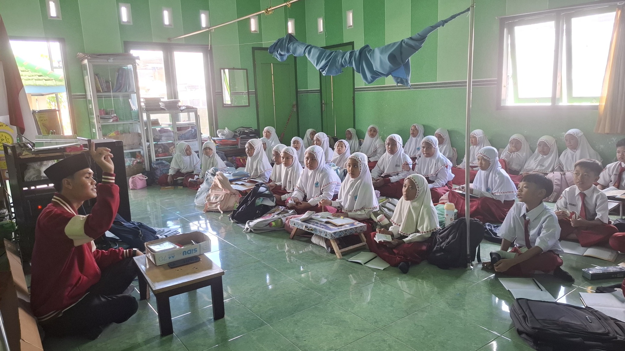 Mahasiswa KKN STIT Muhammadiyah Lumajang Perkuat Literasi Keagamaan Siswa melalui Program Hafalan Surat Pendek