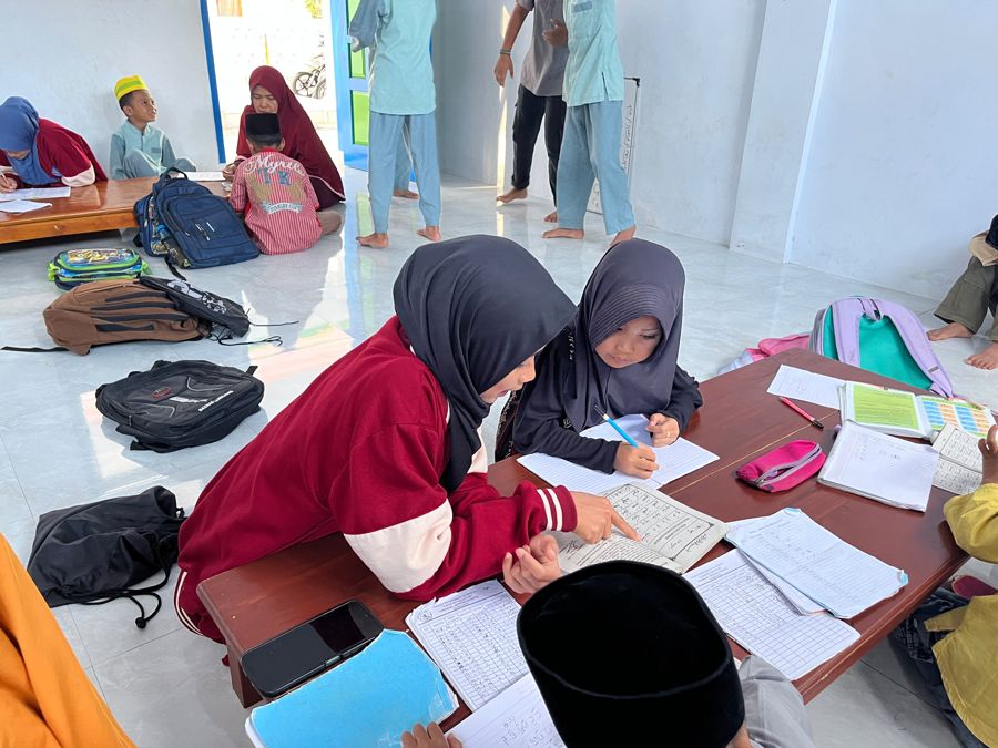 Mahasiswa KKN STIT Muhammadiyah Lumajang Terapkan Metode Simak, Baca, dan Tulis untuk Tingkatkan Kemampuan Al-Qur'an Santri